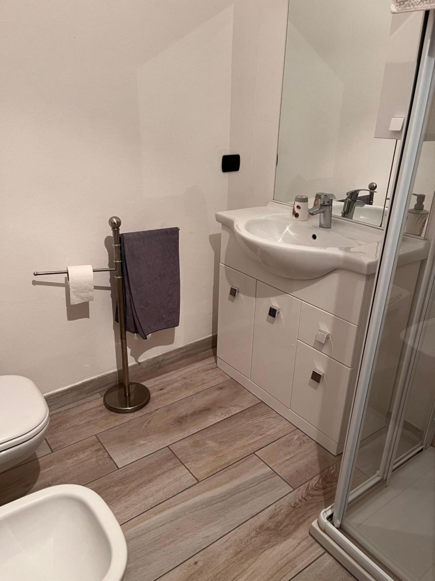 Il Cortile Como Single & Double Room In Apartment No Hotel المظهر الخارجي الصورة